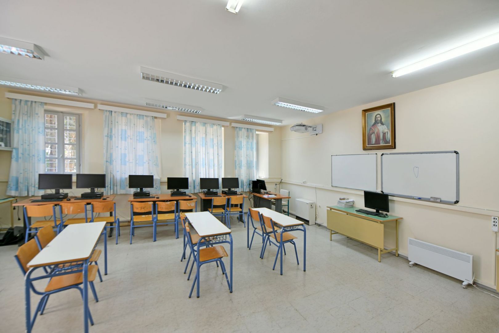 Πανοραμική φωτογραφία της Αίθουσα πληροφορικής του Γυμνασίου Ύδρας