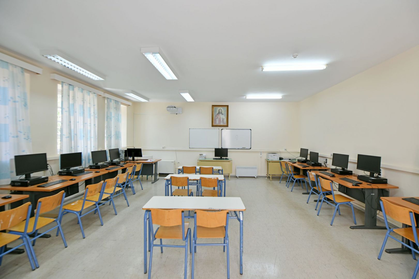 Πανοραμική φωτογραφία της Αίθουσα πληροφορικής του Γυμνασίου Ύδρας